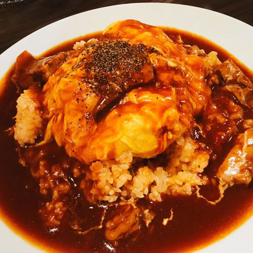 牛肉煮込みのオムライス